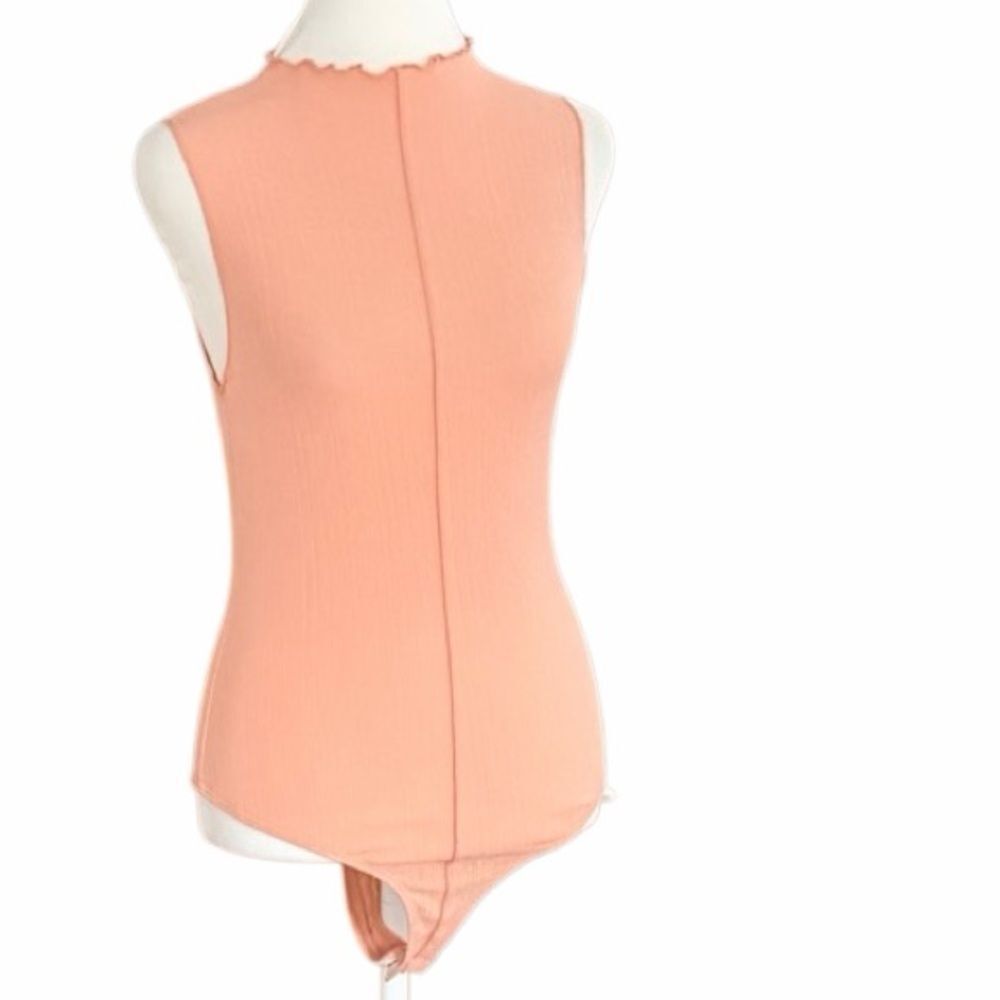 New with tag 21 Saints Peach Sleeveless Thong Bodysuit size Small.